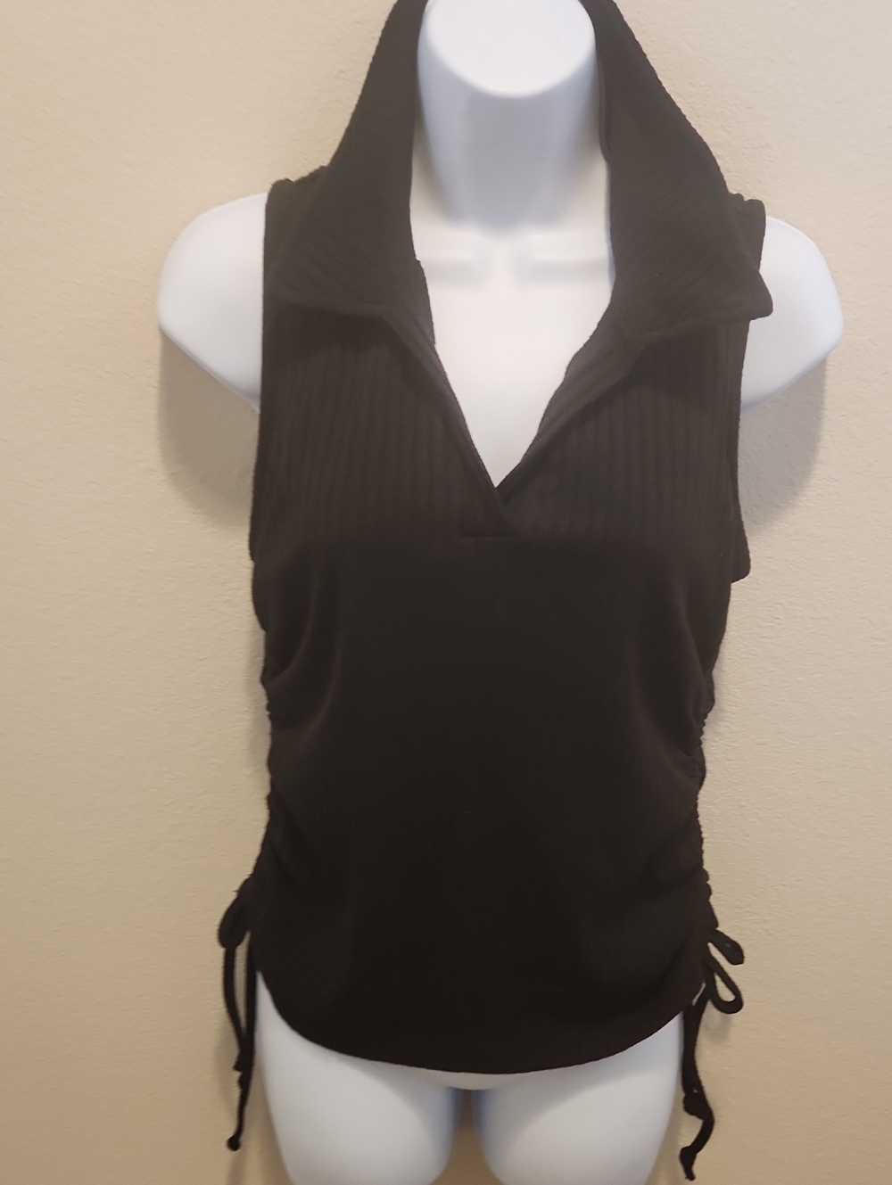 Roommates Black Sleeveless Collared Tank with Side Ties